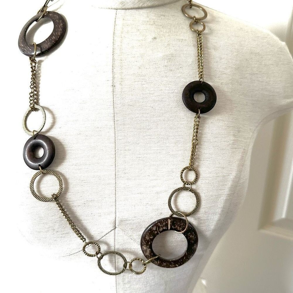 Gold tone wood circle necklace